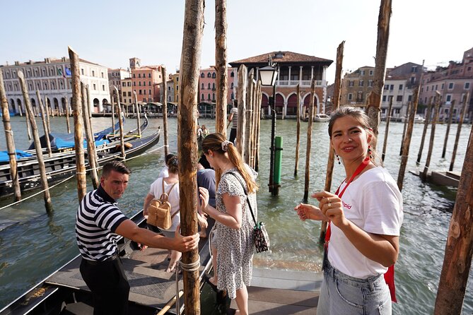Venice Like a Local: Food, Wine & Spritz Tour with Traghetto Ride - The Itinerary in Plain English: What Each Stop Feels Like