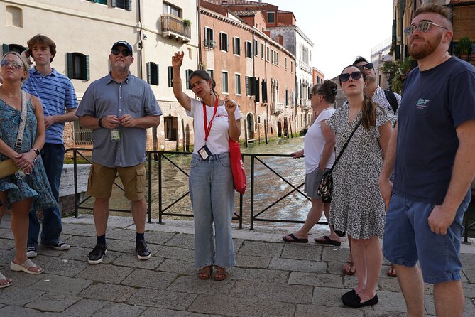 Venice Like a Local: Food, Wine & Spritz Tour with Traghetto Ride - Pacing, Groups, and the Role of the Guide