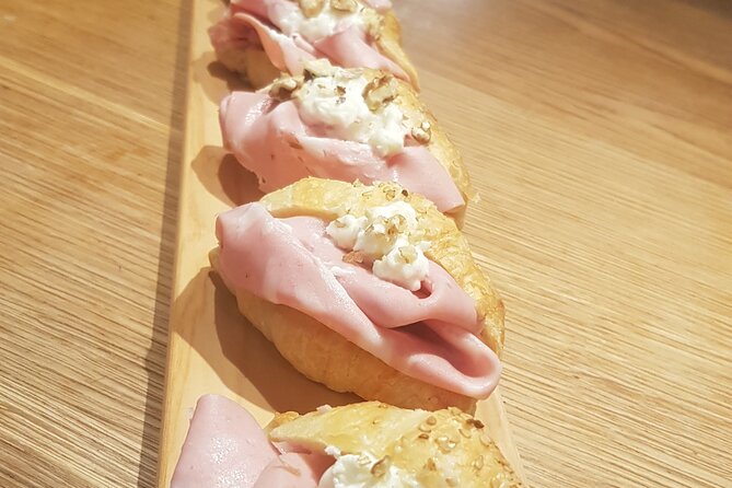 Venice like a local: Vini and Cichetti at Liuba and Hugo's home - Cichetti as a way to eat: why the pairing style matters