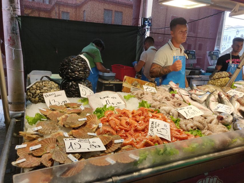 Venice: Local Fish Market With Cicchetti, Lunch, and Wine - What you really learn at the Rialto fish-market area