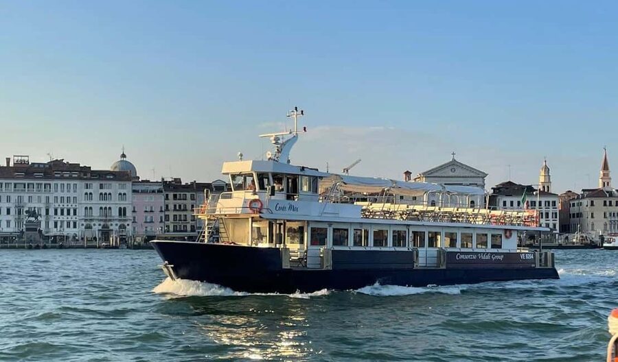 Venice: Murano and Burano Half-Day Lagoon Trip - On the Boat: The San Marco Break, Comfort, and Onboard Commentary