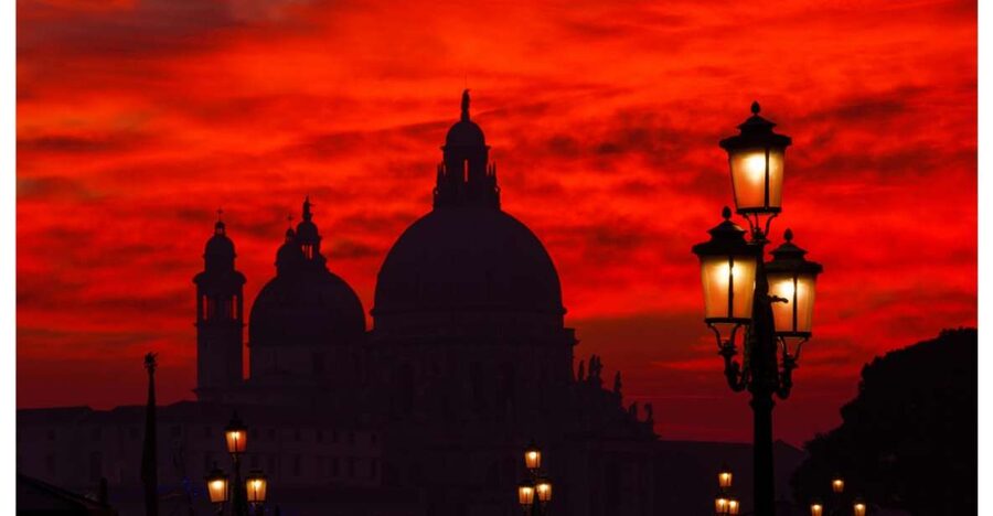 Venice: Mysterious Tales of Ghosts and Murders - 1.5 Hours of Dim Alleys and a Crowd-Avoiding Route