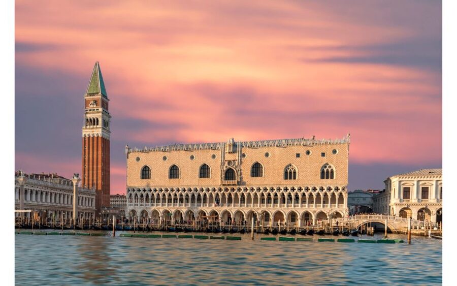 Venice: Mysterious Tales of Ghosts and Murders - Weather, Timing, and Footwear: Small Things That Matter Here
