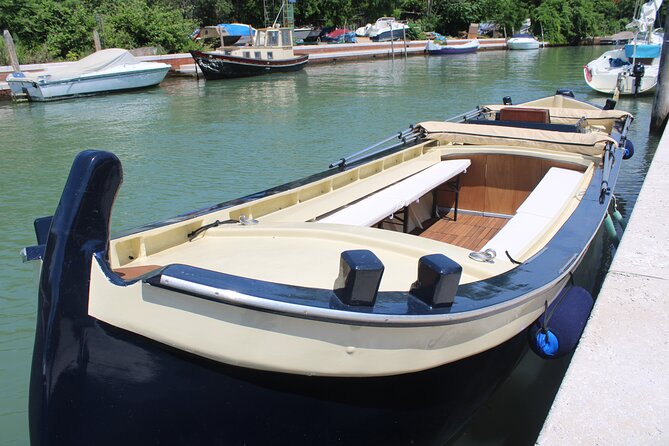 Venice Night Boat Tour from Zattere - Castello canals: quiet Venice away from the loud streets