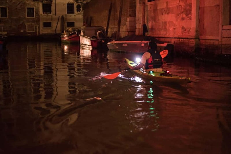 Venice: Night + Sunset Kayak Tour Kayak in the Canals - Why a Venice night kayak tour feels different than daytime
