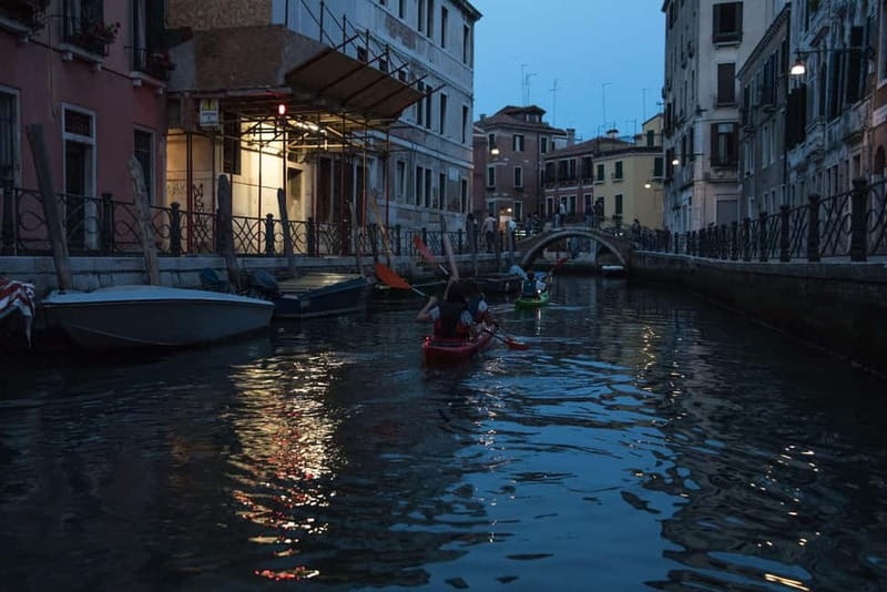 Venice: Night + Sunset Kayak Tour Kayak in the Canals - Finding the meeting point near Fondamenta de la Sensa (without stress)