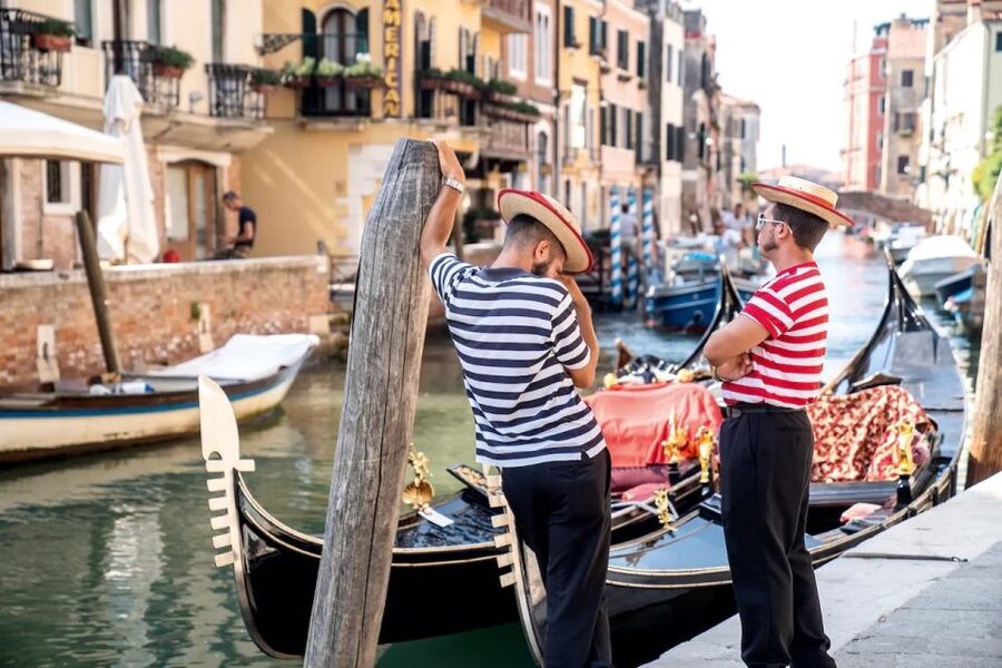 Venice: Off the Beaten Path Private Gondola Ride - Your canal route: from San Polo and Rialto to the St Mark’s zone
