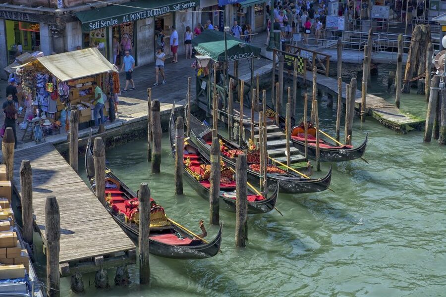 Venice: Off the Beaten Path Private Gondola Ride - The gondolier is the real guidebook: Fabio’s licensing and Stefano’s stories