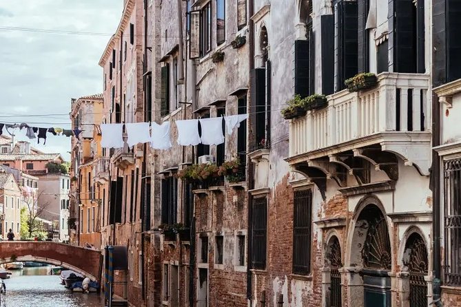Venice Off the Beaten Path: Private Tour in Venice with a Local - Meeting at Campo dei Frari and setting the pace (9:30 am start)