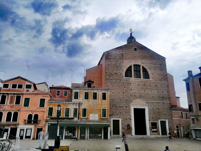 Venice: Off the Beaten Path Walking Tour - Start at Campiello degli Squelini: the easy beginning (and smart location)