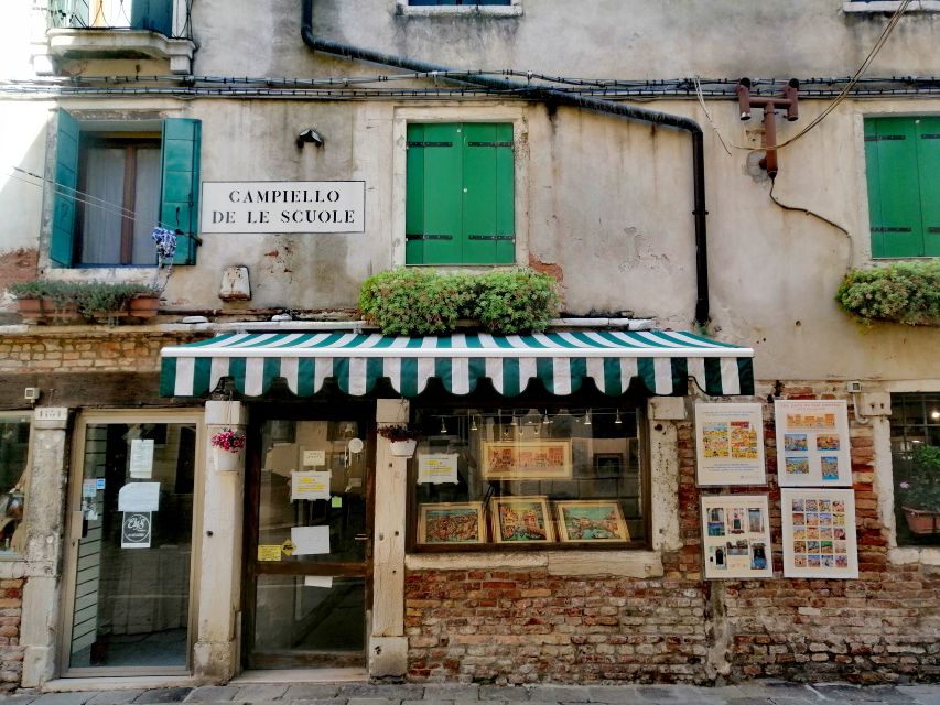 Venice: Off the Beaten Path Walking Tour - Seeing day-to-day Venice where kids play and people linger