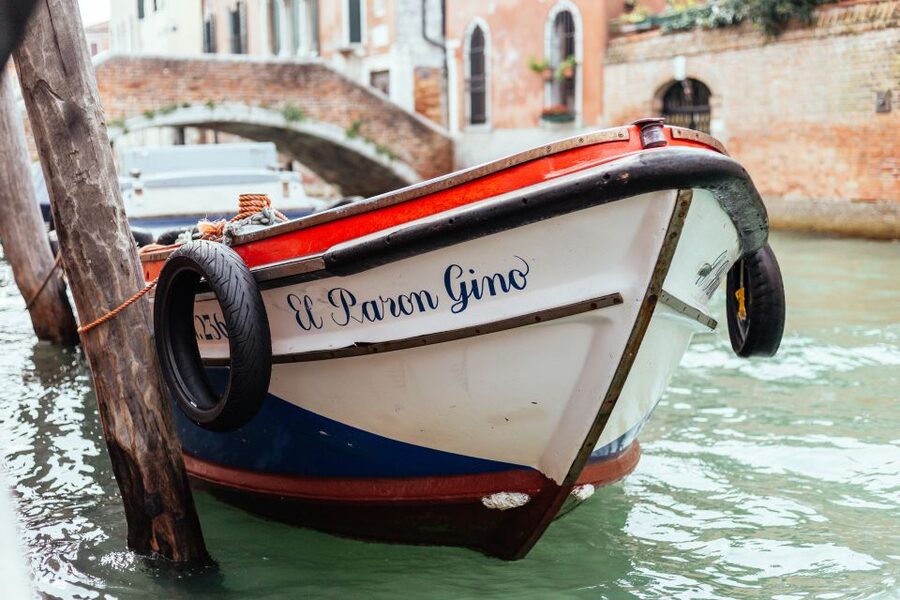 Venice: Off the Beaten Track Private City Tour - Street art and side streets: the practical way to see Venice differently