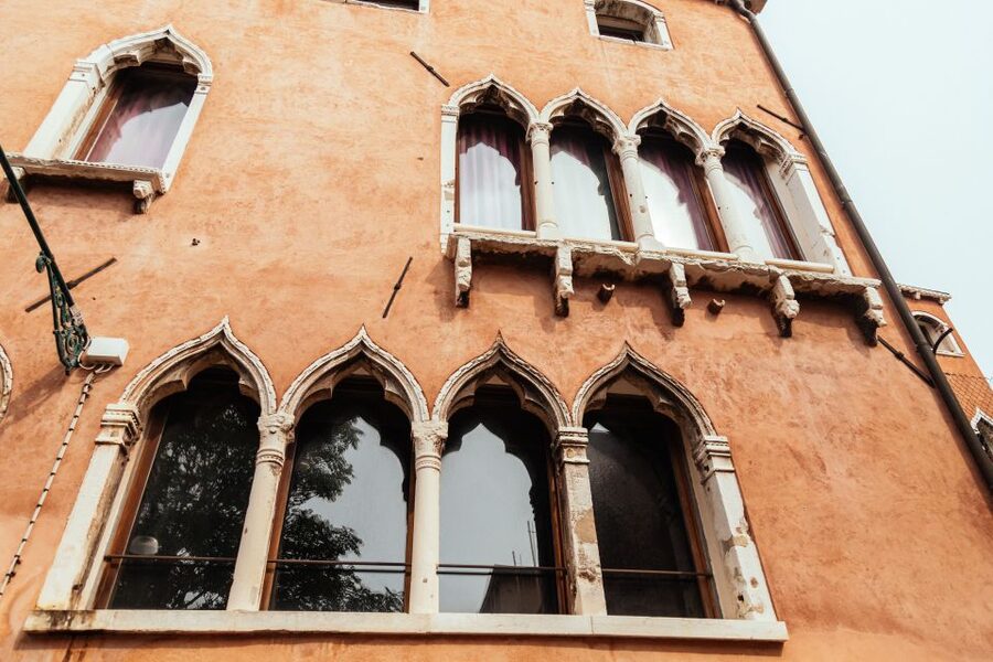 Venice: Off the Beaten Track Private City Tour - Meet at Libreria Ca’ Foscarina and get your bearings fast