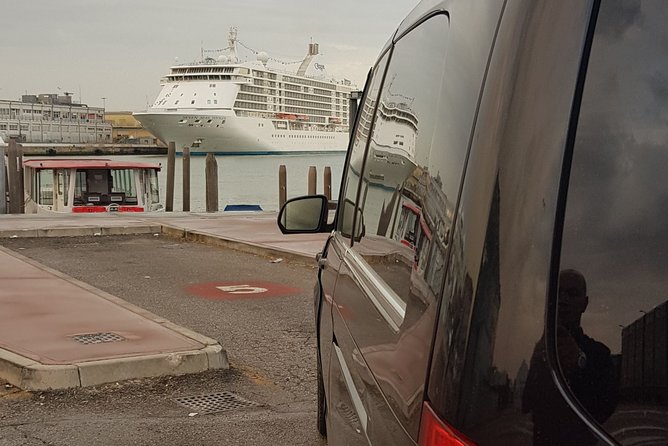 Venice or Fusina cruise to Venice AIRPORT VCE - The vehicle and driver: what “luxury minivan” means for you