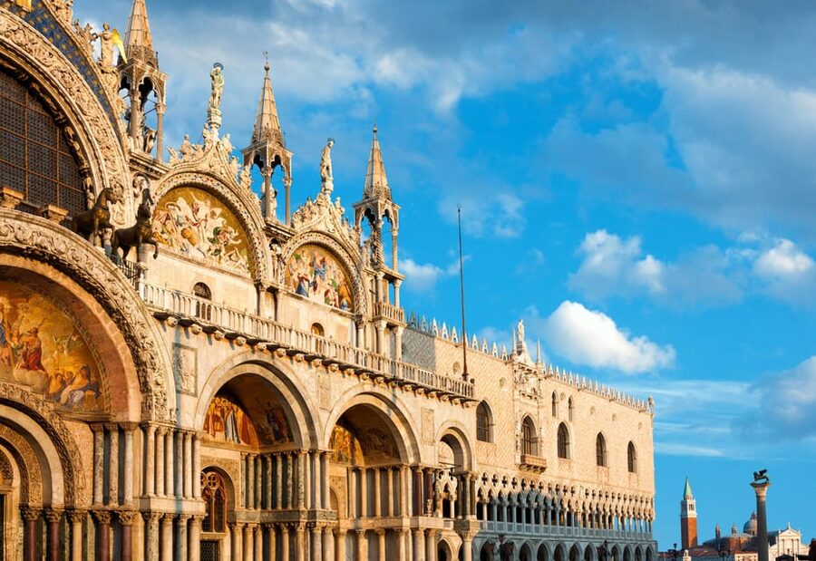 Venice: Priority Access to St. Mark's Basilica & Guided Tour - Inside the basilica rules: how not to lose your spot