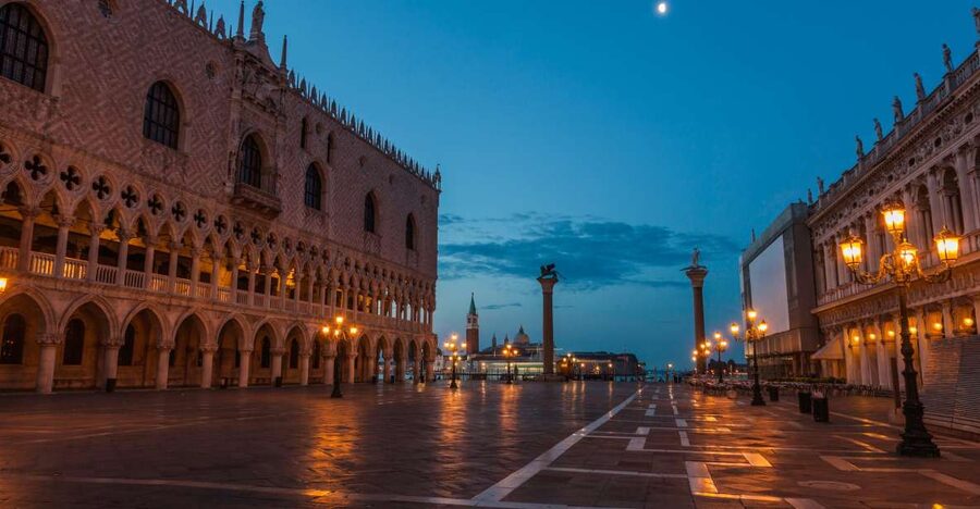 Venice: Private After Dark Tour and Gondola Ride - From Campo della Fava to San Gallo: When the Stories Land in Real Places
