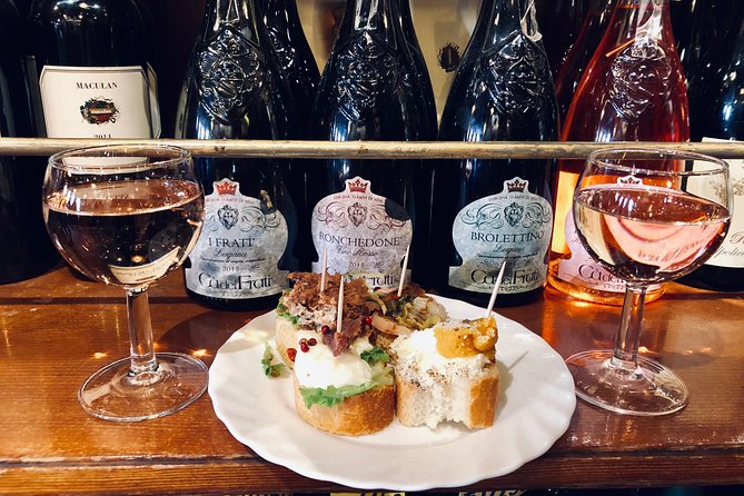 Venice: Private Aperitif & Cicchetti tasting and walking tour - Rialto at 5pm: the smart pace for cicchetti and ombra