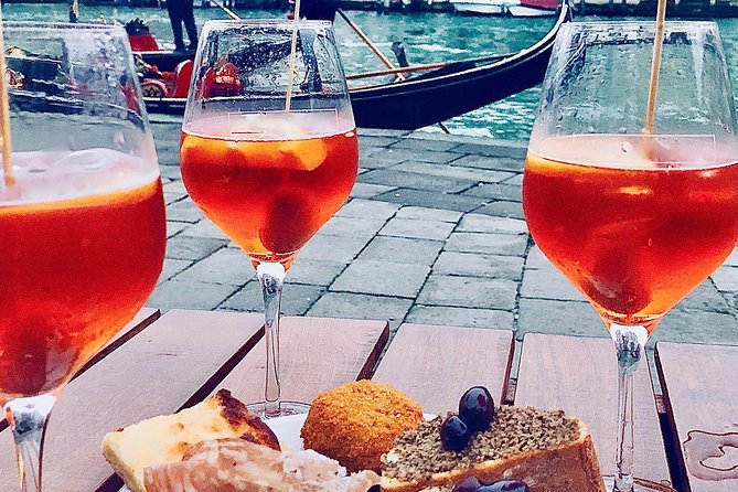 Venice: Private Aperitif & Cicchetti tasting and walking tour - Campo San Giacomo di Rialto: your first bacaro lesson (ombra + cicchetti)