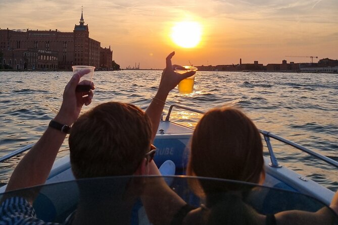 Venice : Private Boat Tour of the Venice Lagoon - Canals Between Dorsoduro and Giudecca: Real Water Views