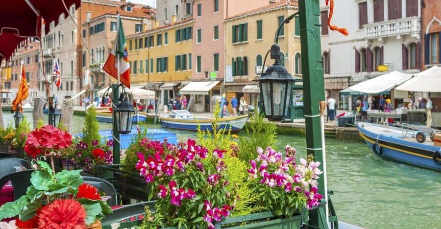 Venice: Private City Hidden Gems and Local Hotspots Tour - Rialto Bridge and the alley maze you actually remember