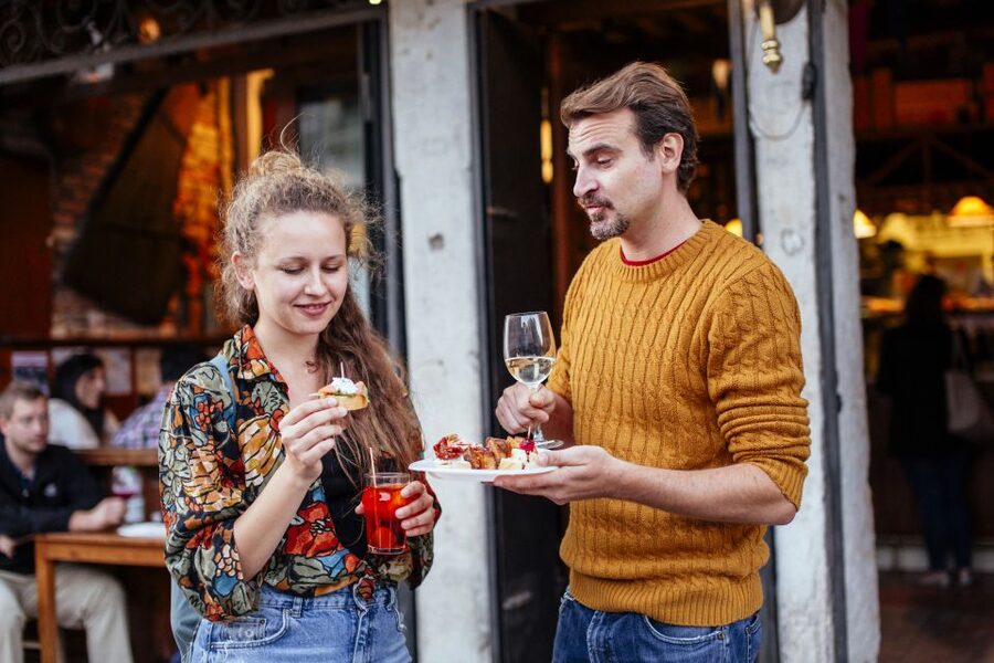 Venice: Private Evening Tour w/ Drinks & Bites in Cannaregio - Cannaregio After Dark: Food, Drinks, and Nightlife in 2.5 Hours
