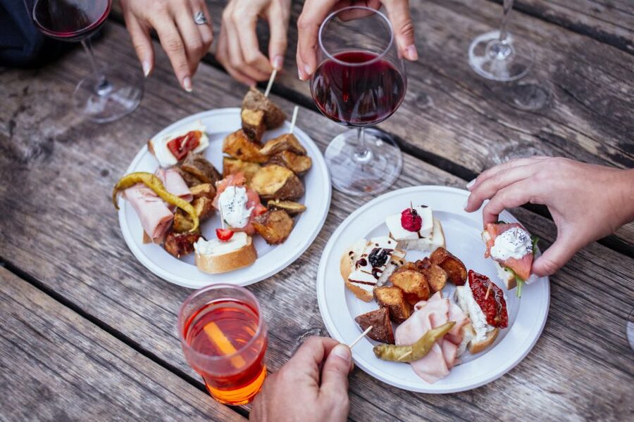 Venice: Private Evening Tour w/ Drinks & Bites in Cannaregio - Your Guide in English: Where the Tour Gets Personal