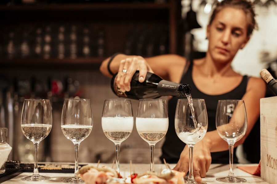 Venice: Private Evening Tour w/ Drinks & Bites in Cannaregio - Logistics That Matter: Meeting Point, No Hotel Pickup, and Shoes