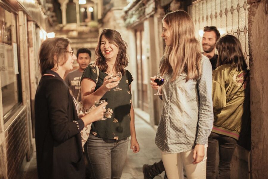 Venice: Private Evening Tour w/ Drinks & Bites in Cannaregio - Vegetarian Options and Non-Alcoholic Drinks
