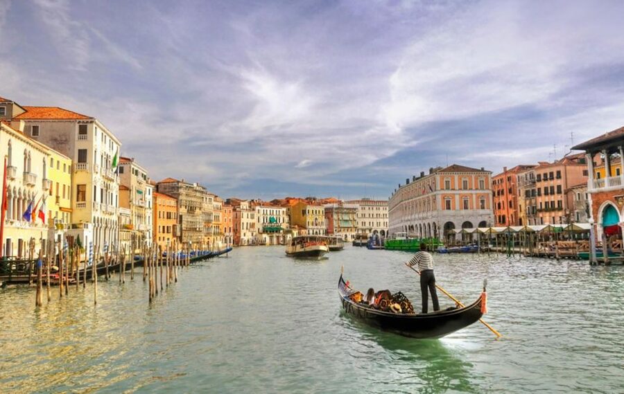 Venice: Private Gondola Cruise for up to 5 Passengers - The 30-Minute Route: Grand Canal Sights Plus Smaller Canals