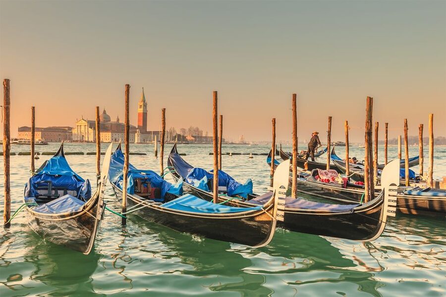 Venice: Private Gondola Cruise for up to 5 Passengers - Logistics That Actually Matter: What to Know Before You Go