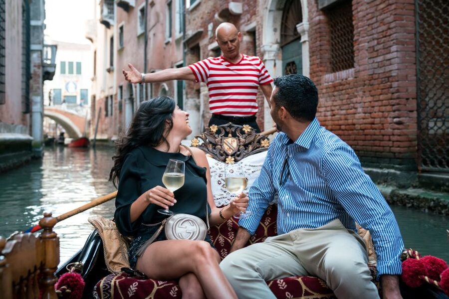 Venice: Private Gondola Ride with Photo Shoot - The photo shoot part: how you end up looking good on a moving boat