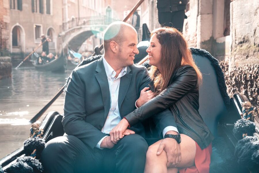 Venice: Private Gondola Ride with Photo Shoot - Who this gondola photo ride is best for