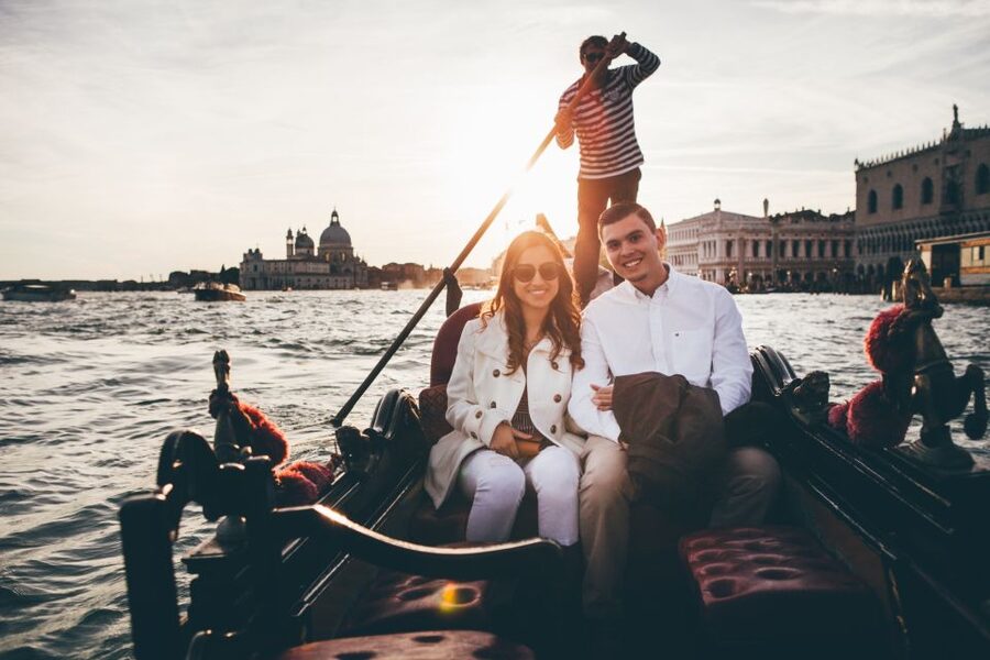 Venice: Private Gondola Ride with Professional Photographer - What to wear (and how to make the photos look natural)