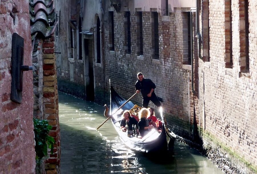 Venice: Private Grand Canal Gondola Ride from Rialto - Entering Venice from Riva del Carbon (the easiest way to start)