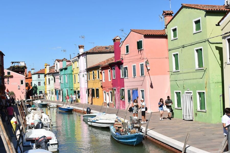 Venice: Private Local Highlights & Hidden Gems Tour - The villa-looking art space, then a marble church with real quiet energy