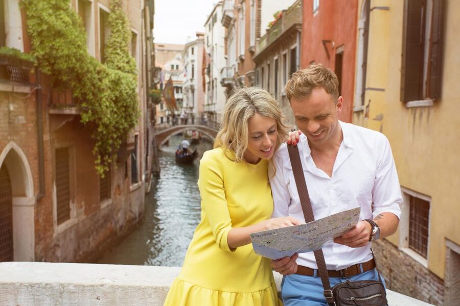 Venice: Private Local Highlights & Hidden Gems Tour - Market time, then the Jewish Ghetto and Tre Archi neighborhood lanes