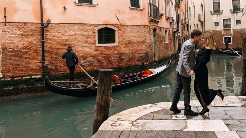 Venice private photo shoot with a local photographer! - A Venice Photo Shoot That Feels Like a Walk (Not a Performance)