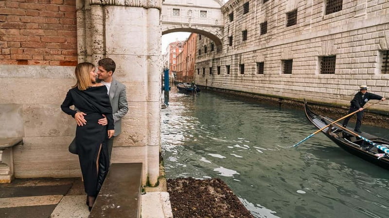Venice private photo shoot with a local photographer! - Where You’ll Go: From Familiar Squares to Quiet Venice