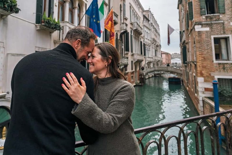 Venice private photo shoot with a local photographer! - The Shooting Style: Natural Posing and Real Emotion