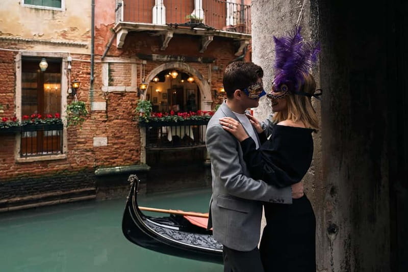 Venice private photo shoot with a local photographer! - Konstantina and the Boutique Team Behind the Lens