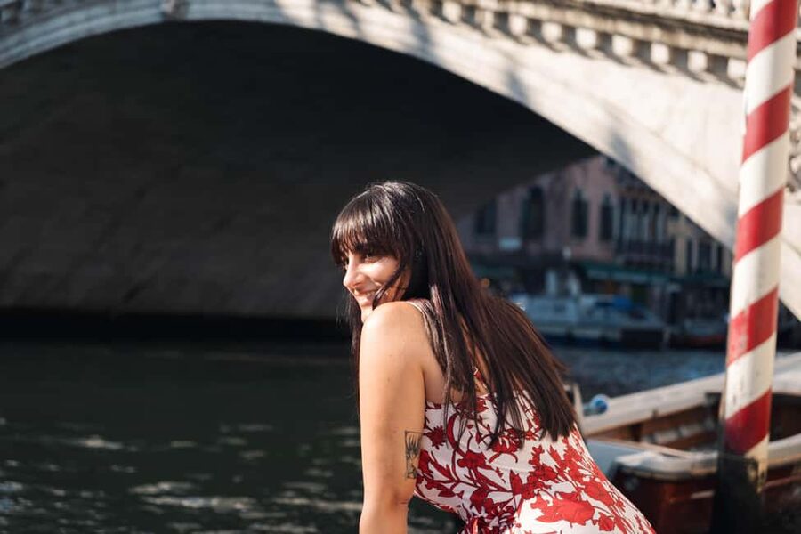 Venice: Private Professional Photoshoot - Rialto Bridge - Should you book this Rialto Bridge private photoshoot?