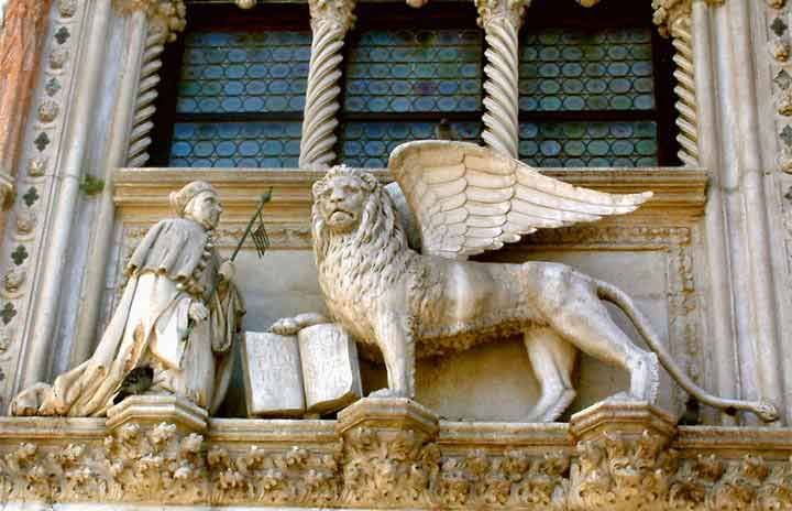 Venice: Private Tour with Doge's Palace, St. Mark's, Gondola - Grand Canal Gondola Ride: Slow Venice Down at the End