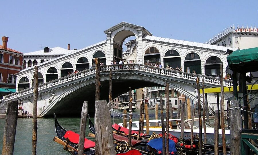Venice: Private Tour with Doge's Palace, St. Mark's, Gondola - Starting at Chiesa di San Giacomo di Rialto: The Easy Beginning