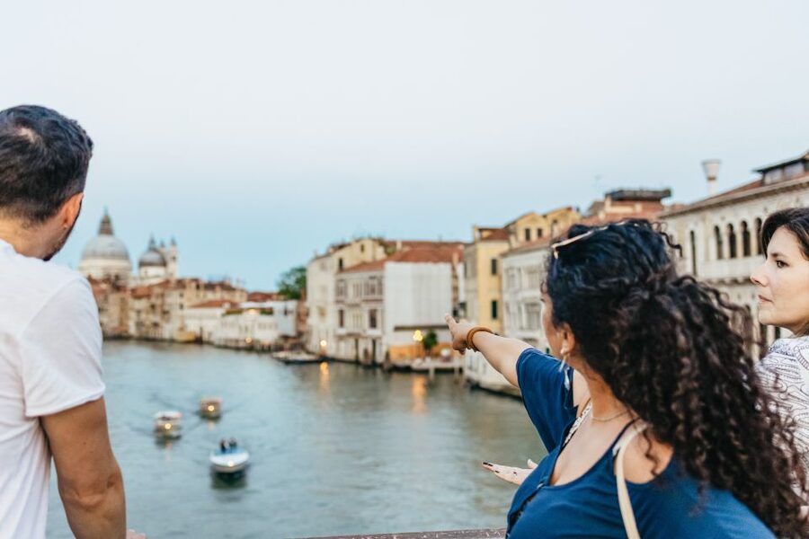 Venice: Private Walking Tour with a Local - Quick practical tips for your feet, your head, and your schedule