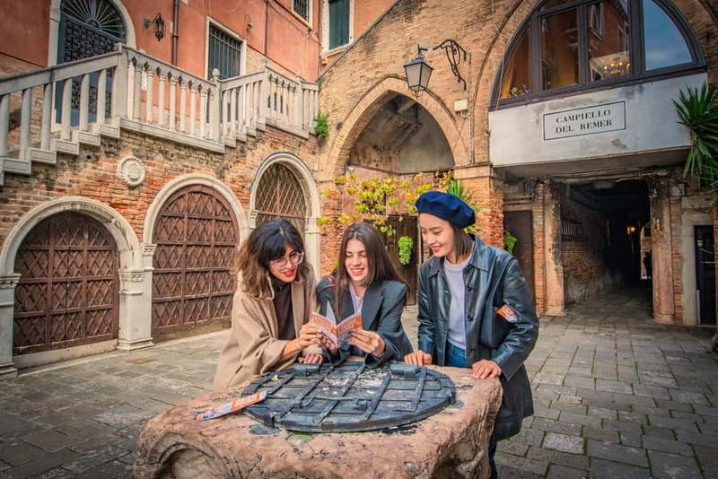 Venice: Private Walking Tour with Optional Gondola Ride - Private Guide Energy: Stories, Questions, and Dialect Notes