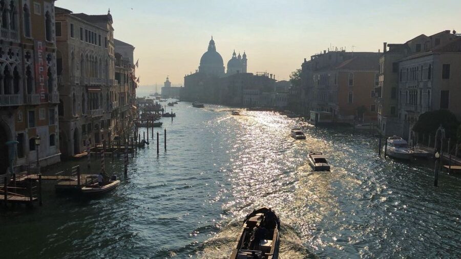 Venice: Private Walking Tour with Saint Mark's Basilica - Starting Near Campo San Giacometto: Markets, Old Churches, and Quick Direction-Finding
