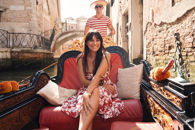 Venice Professional Photoshoot (up to 6 people included) - Price and value: $95.03 per group, up to 6 people