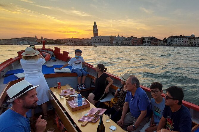 Venice: Relaxing Sunset Ride aboard old fishing boat - Key points to know before you book