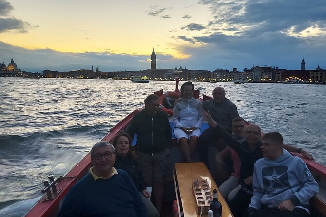 Venice: Relaxing Sunset Ride aboard old fishing boat - Stop 2: Vignole vineyards and the Dorona grape wine