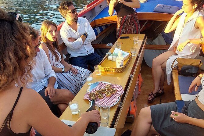 Venice: Relaxing Sunset Ride aboard old fishing boat - Stop 1: the wedding-and-music-video photo spot